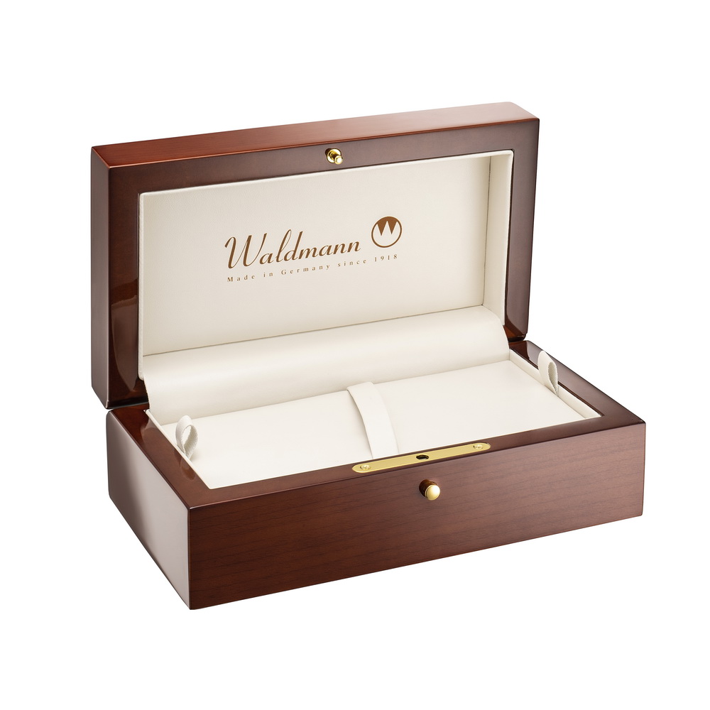 Produktfotos zu Holzboxen von Waldmann.