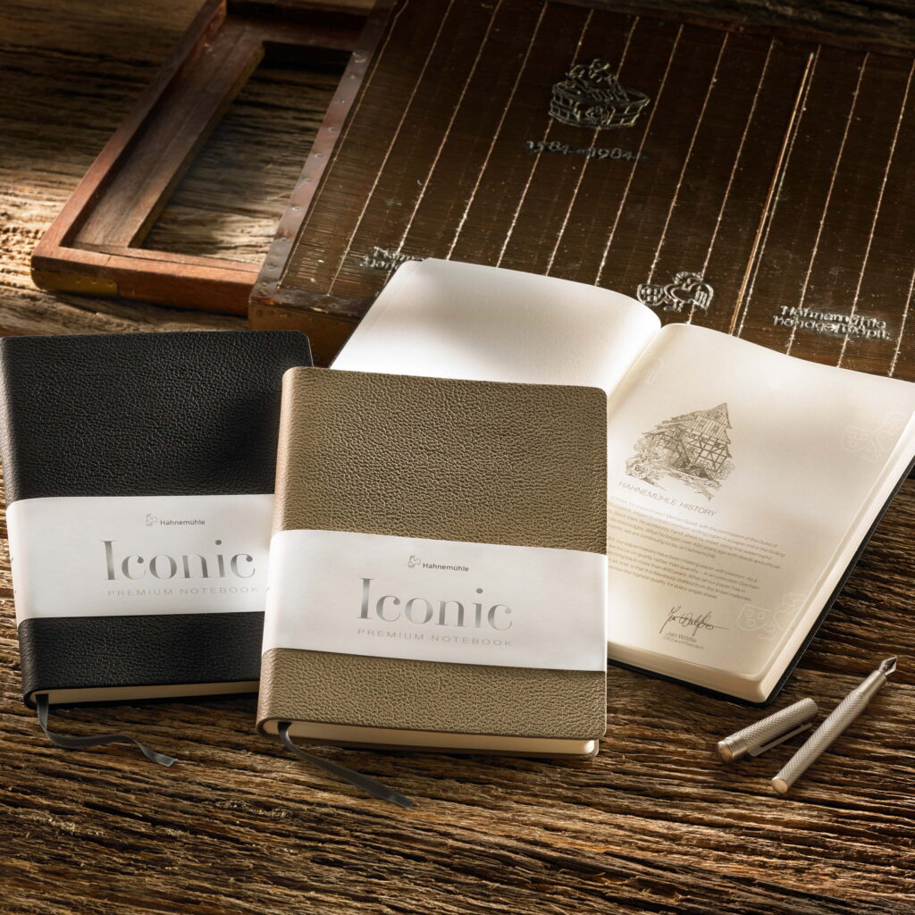 Produktfoto zum Notizbuch Iconic von Hahnemühle / product photo of the notebook Iconic from Hahnemühle.