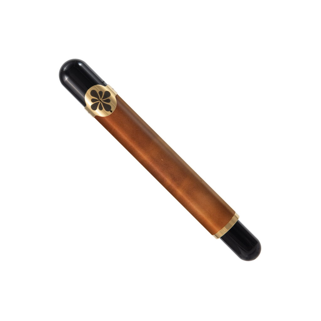 Produktfoto vom Füllfederhalter XO von Diplomat mit M-Feder in Stahl in der Variante Camel Leather / product photo of the fountain pen XO from Diplomat with a M-nib in steal and in the variant Camel Leather (D40413025)