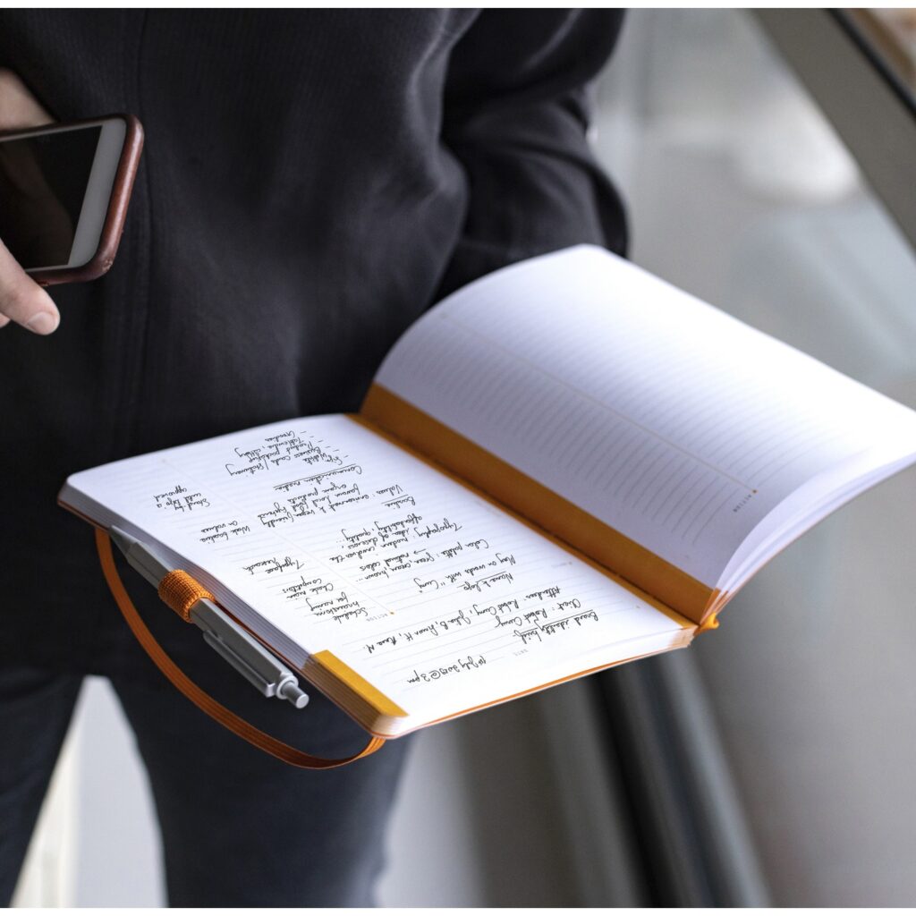 Produktfoto zum Meeting Book DINA5+ von Rhodia in der Produkt Variante orange / Product photo for Meeting Book DINA5+ from rhodia in product variant orange (RH_117795C)