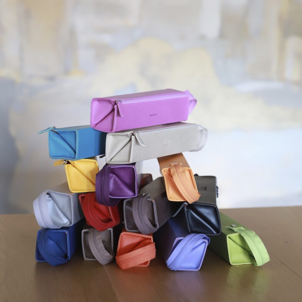 Produktfoto zum Schlamperetui mit Reißverschluss von Rhodia in der Produkt Variante türkisblau in dem Produkt Format eckig / Product photo for Zippered pencil case from rhodia in product variant türkisblau in product format eckig (RH_319017C)