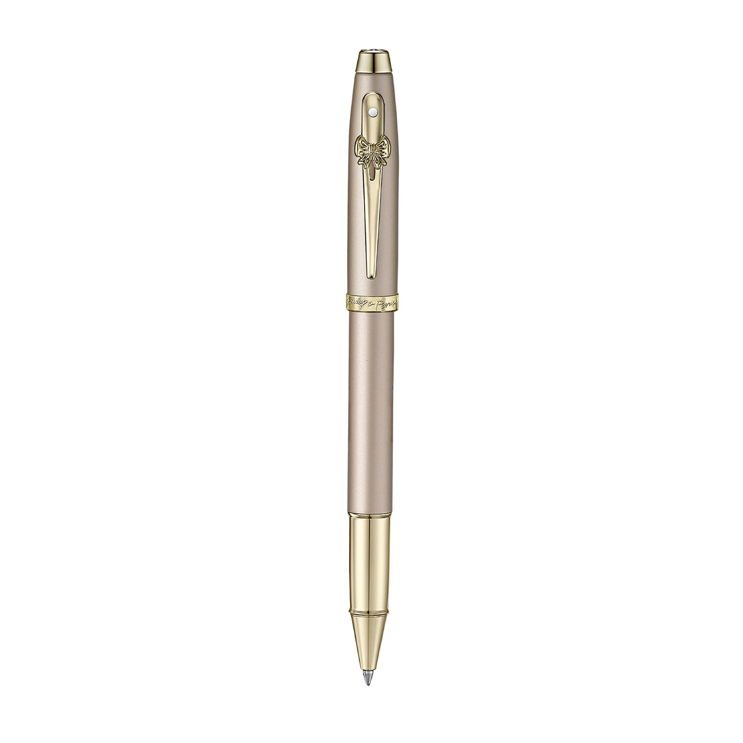 Produktfoto zum Tintenroller der Serie "Emily in Paris" von Sheaffer in der Farbe Champagner Gold / product photo of the rollerball of "Emily in Paris" from Sheaffer in Champagner Gold (GSHE1937751EIP) Produktfoto zum Tintenroller der Serie "Emily in Paris" von Sheaffer in der Farbe Champagner Gold / product photo of the rollerball of "Emily in Paris" from Sheaffer in Champagner Gold (GSHE1937751EIP)